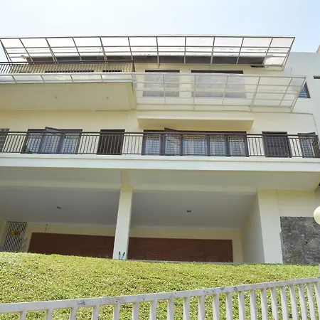 Kerinci Hill Holiday Home, Dago Golf